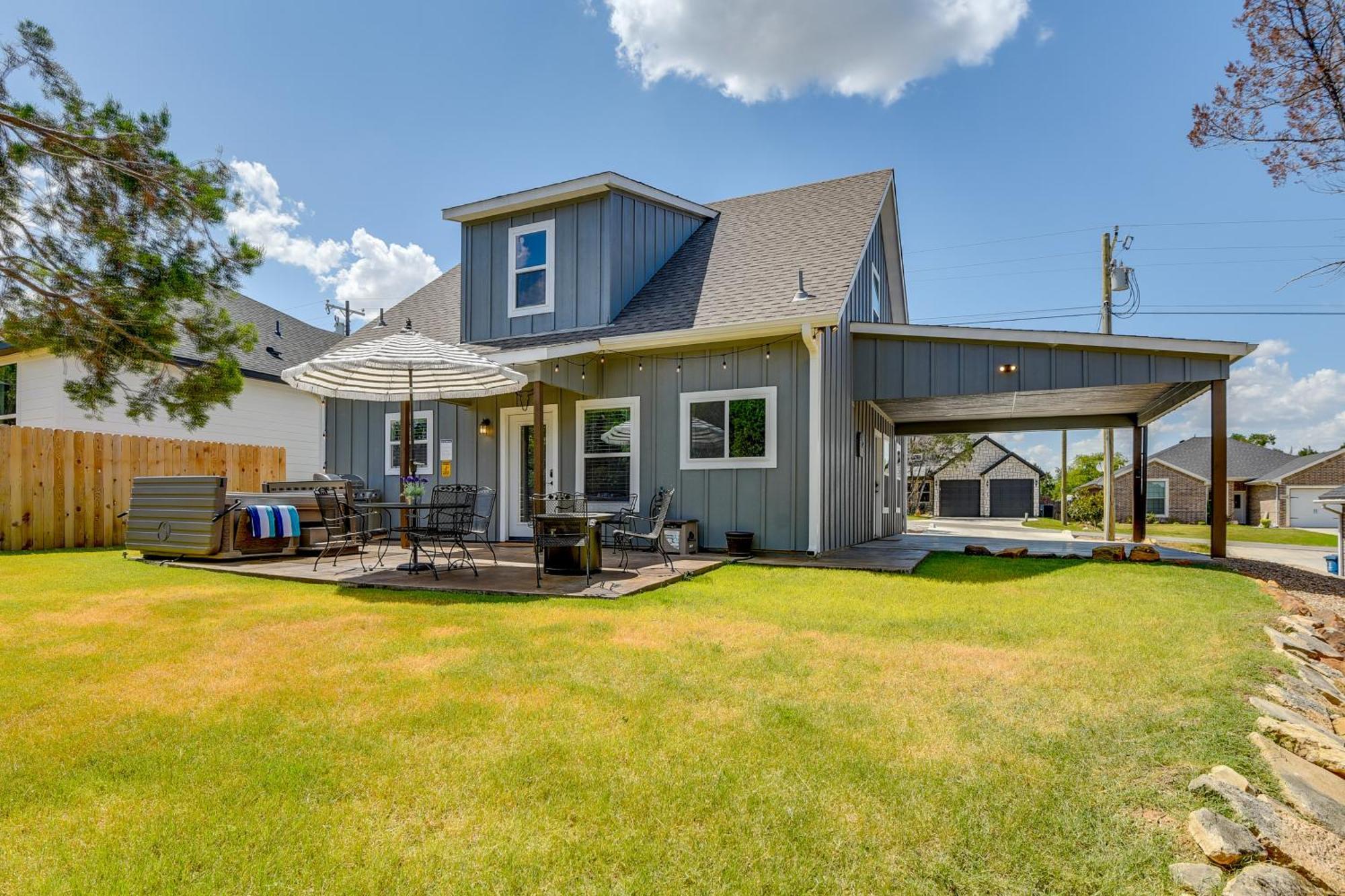 Granbury Home With Hot Tub And Furnished Patio! Extérieur photo
